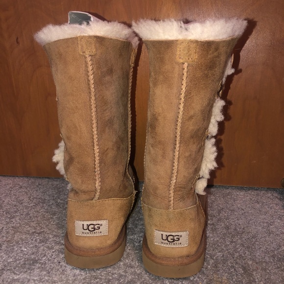 UGG® Girls' Bailey Button Triplet II Boots (Youth) - Picture 6 of 7